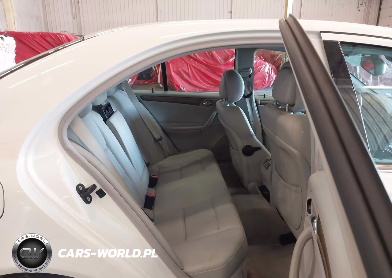 2007 Mercedes-Benz C 230 Sport VIN:WDBRF52H37F885094 - 8