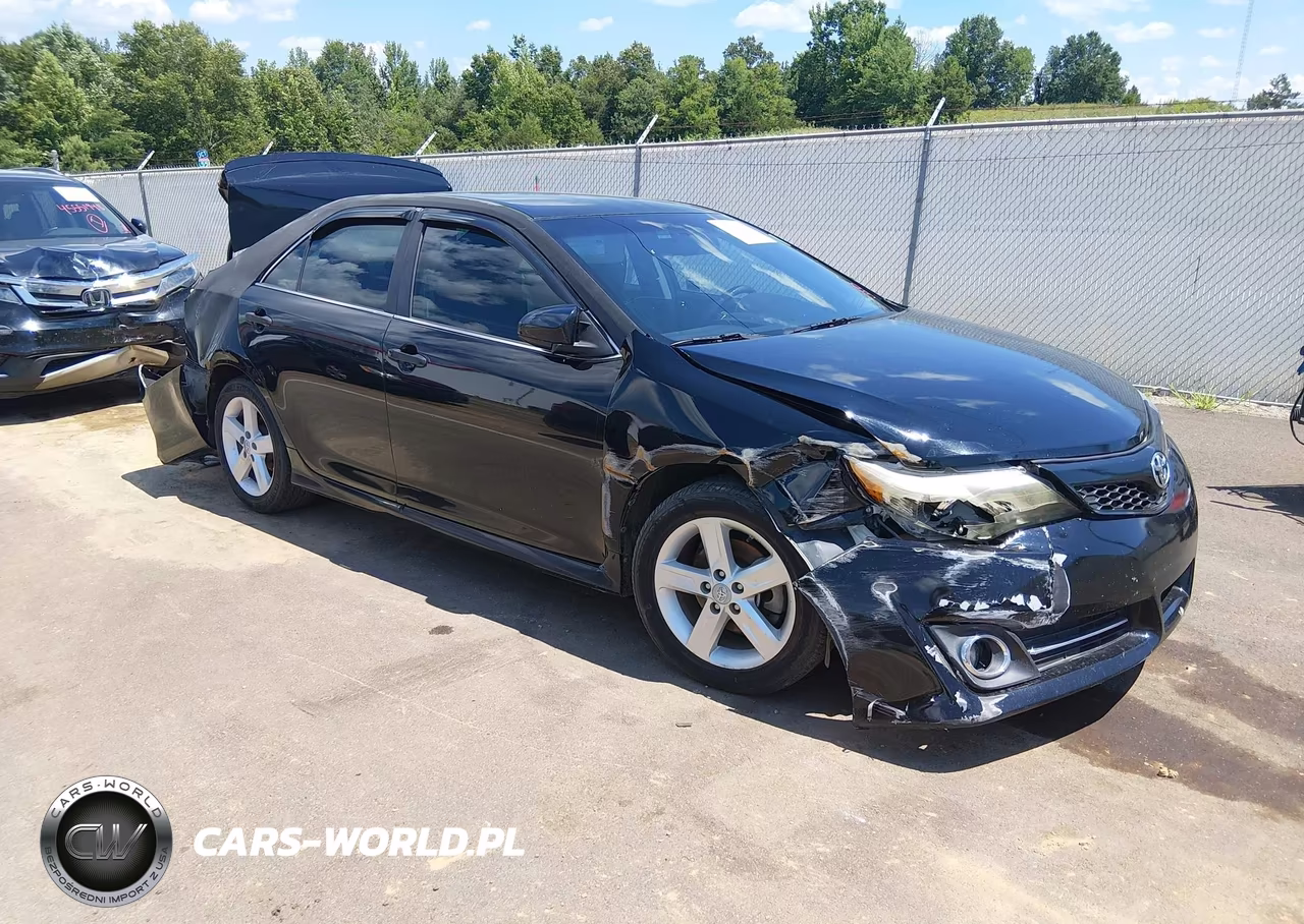 2014 Toyota Camry Se – zdjęcie 1 z 17
