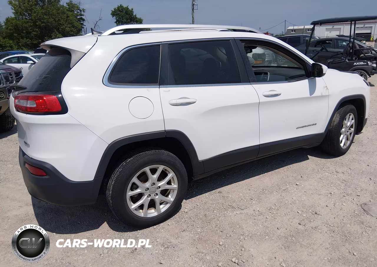 2016 Jeep Cherokee Latitude VIN:1C4PJLCBXGW201065 - 4