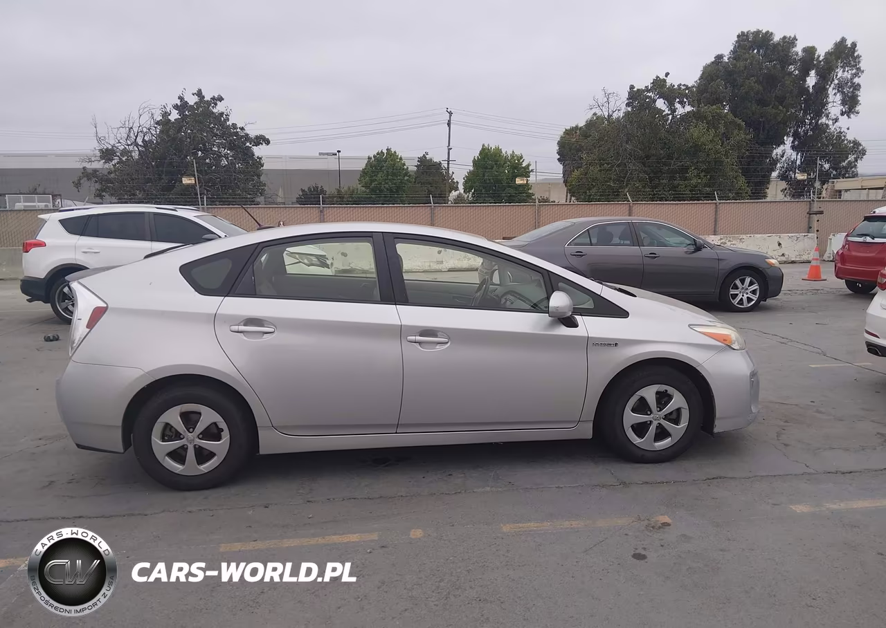 2013 Toyota Prius Four VIN:JTDKN3DU5D5628878 - 13