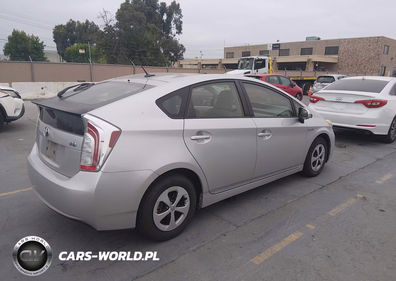 2013 Toyota Prius Four VIN:JTDKN3DU5D5628878 - 4