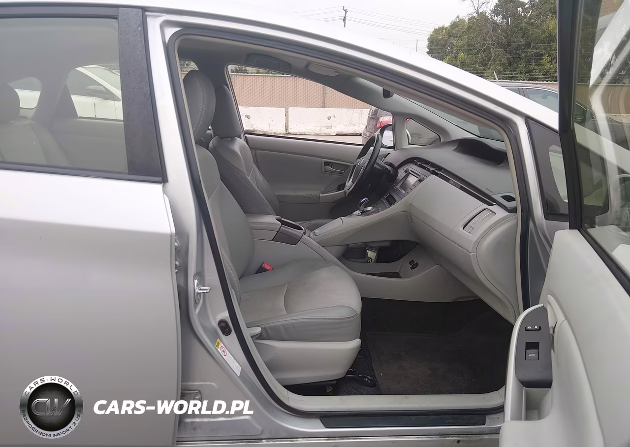 2013 Toyota Prius Four VIN:JTDKN3DU5D5628878 - 5