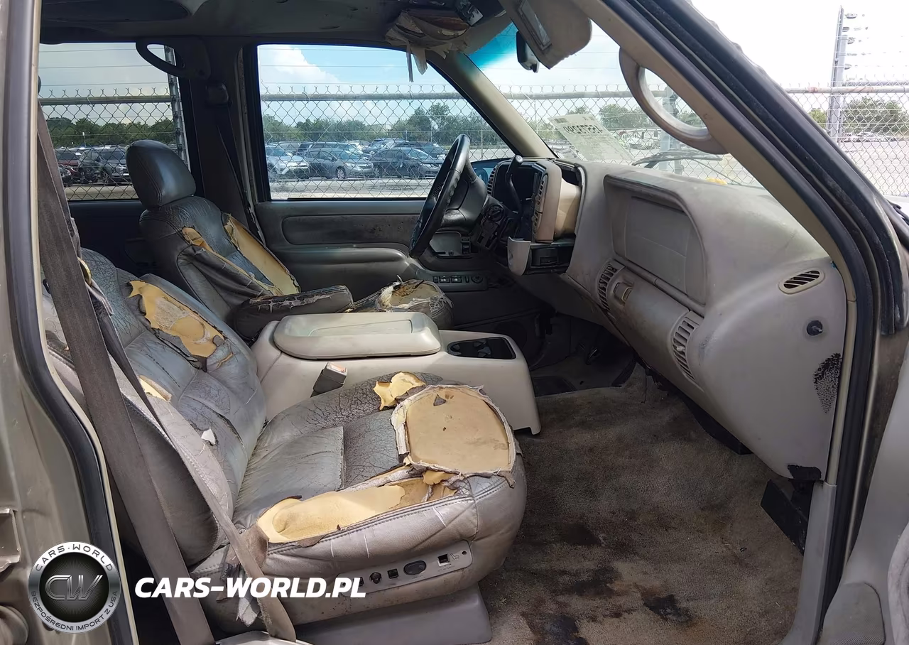 1999 Chevrolet Suburban Lt VIN:3GNFK16R9XG146183 - 5