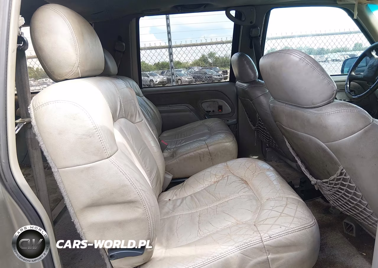 1999 Chevrolet Suburban Lt VIN:3GNFK16R9XG146183 - 8