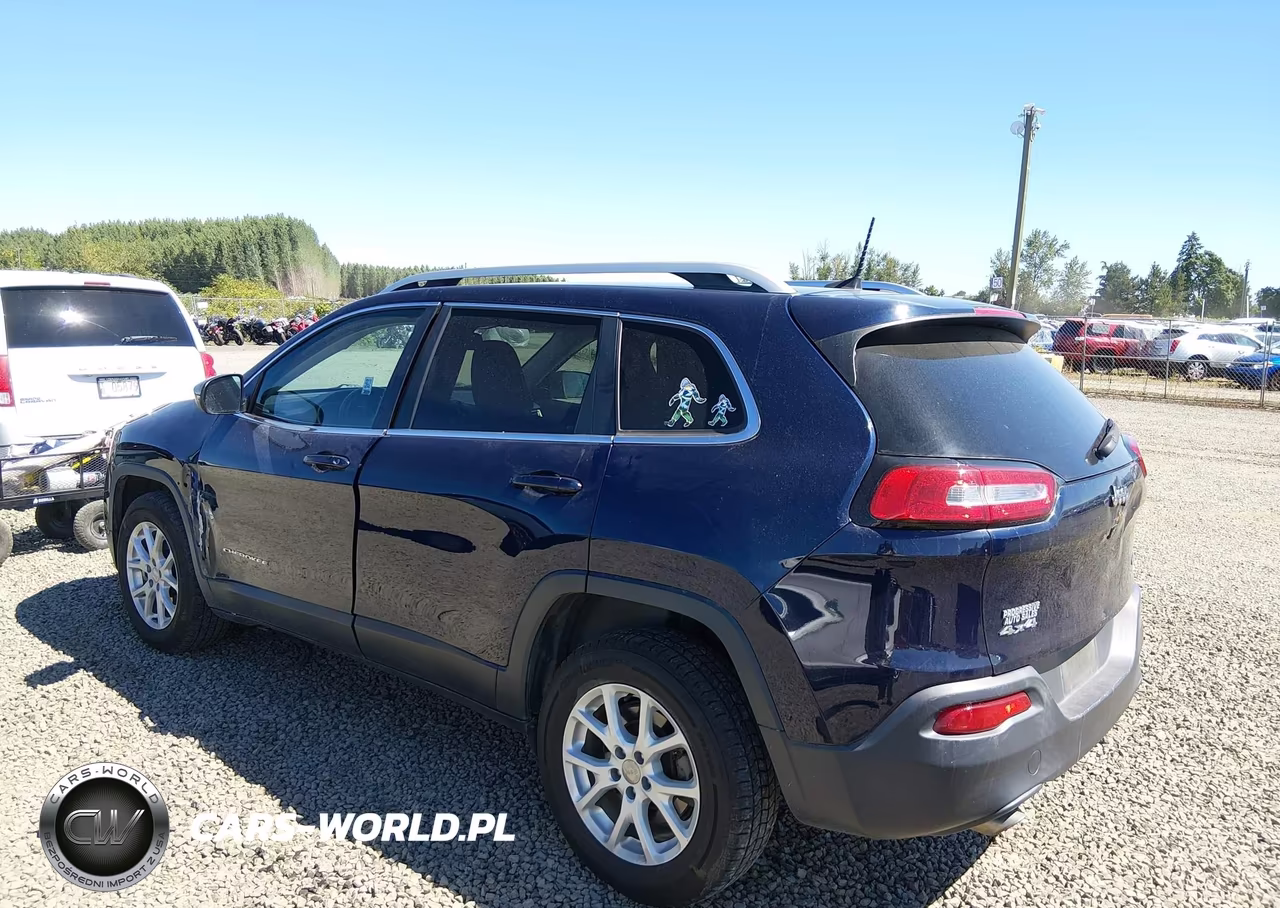 2016 Jeep Cherokee Latitude VIN:1C4PJMCB1GW203678 - 3