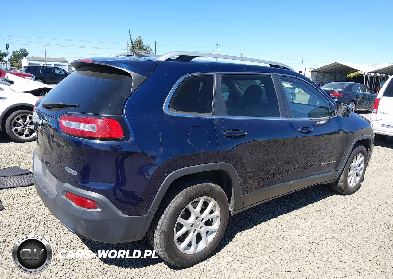 2016 Jeep Cherokee Latitude VIN:1C4PJMCB1GW203678 - 4