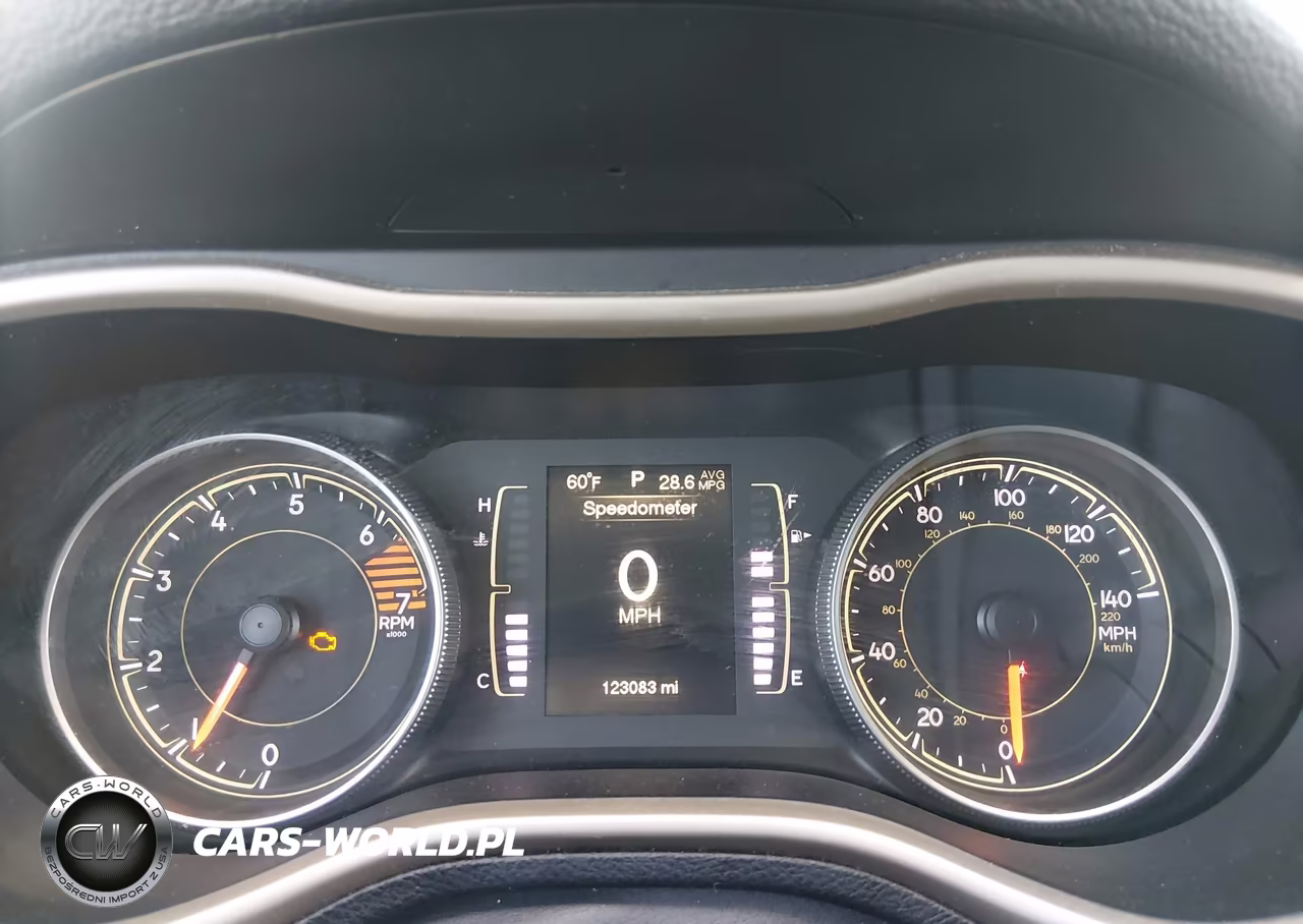 2016 Jeep Cherokee Latitude VIN:1C4PJMCB1GW203678 - 7