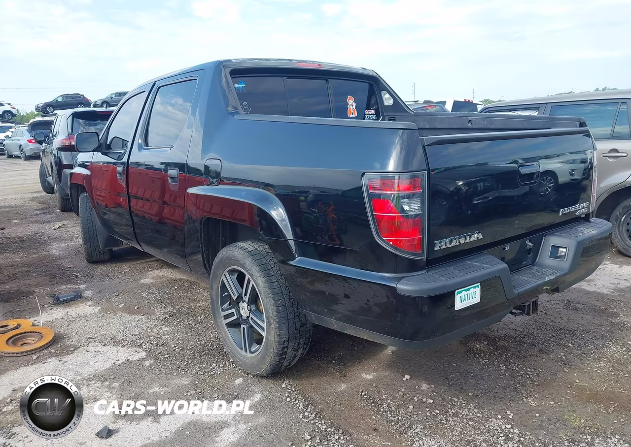 2013 Honda Ridgeline Sport VIN:5FPYK1F72DB016402 - 3
