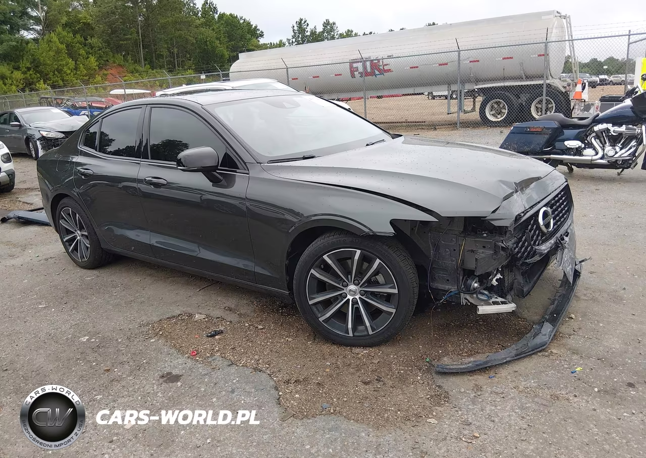 2021 Volvo S60 T5 Momentum
