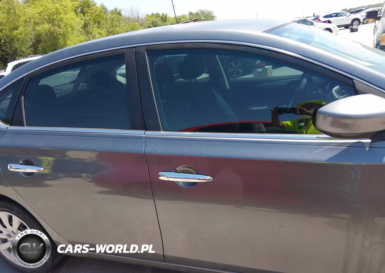 2018 Nissan Sentra S VIN:3N1AB7AP1JY338777 - 13