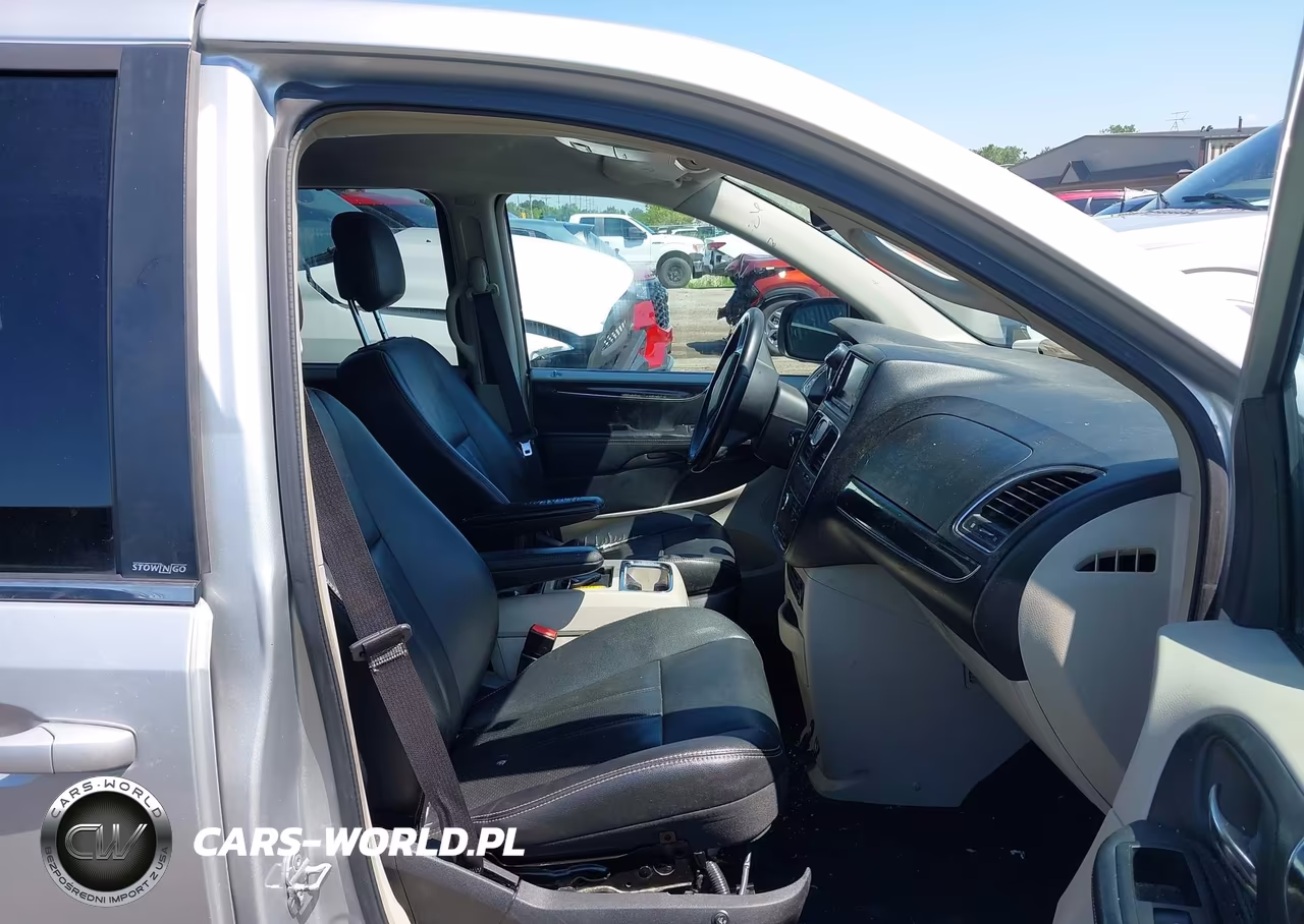 2012 Chrysler Town & Country Touring-L VIN:2C4RC1CG9CR175130 - 5