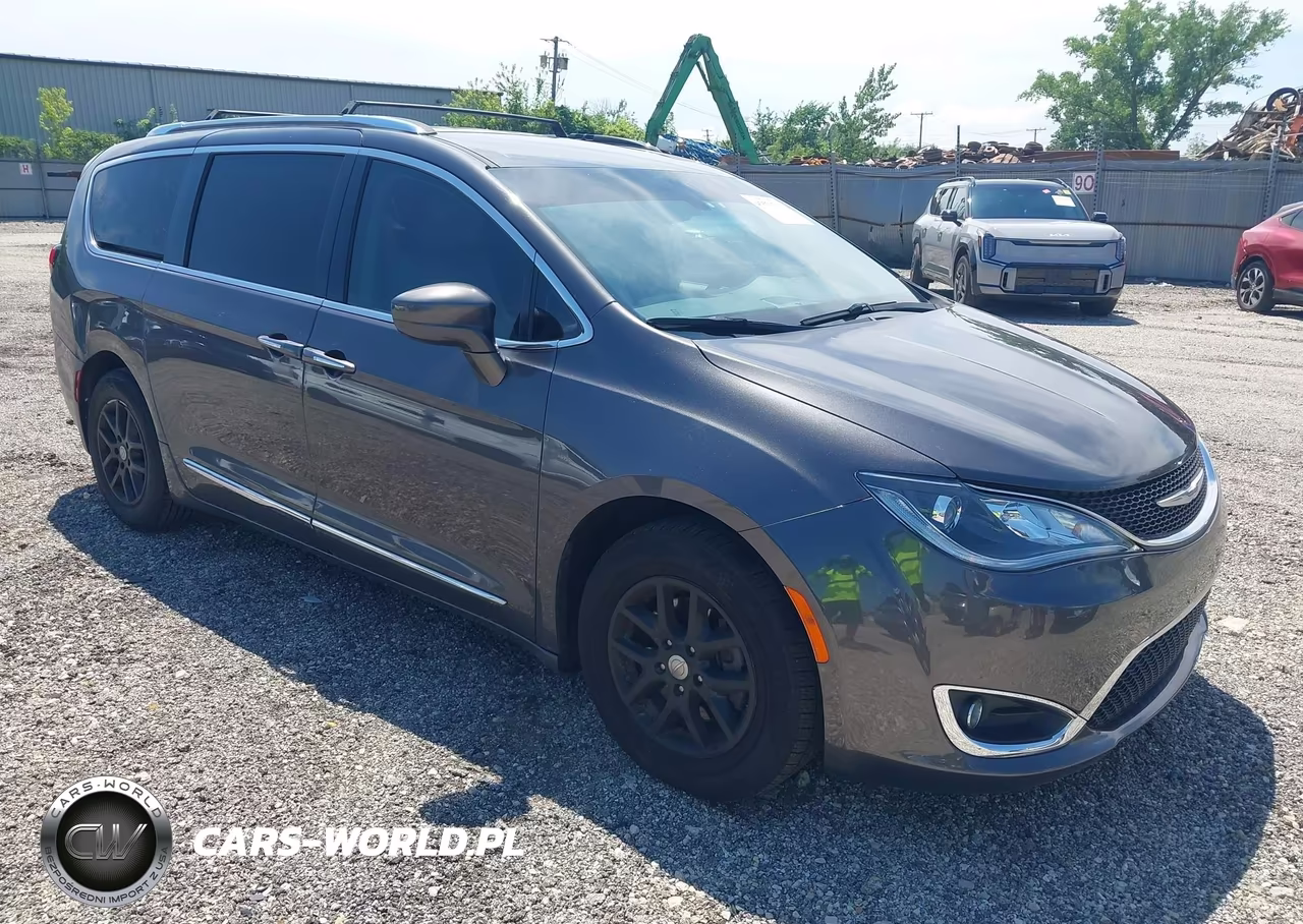 2020 Chrysler Pacifica Touring L VIN:2C4RC1BGXLR269003 - 1