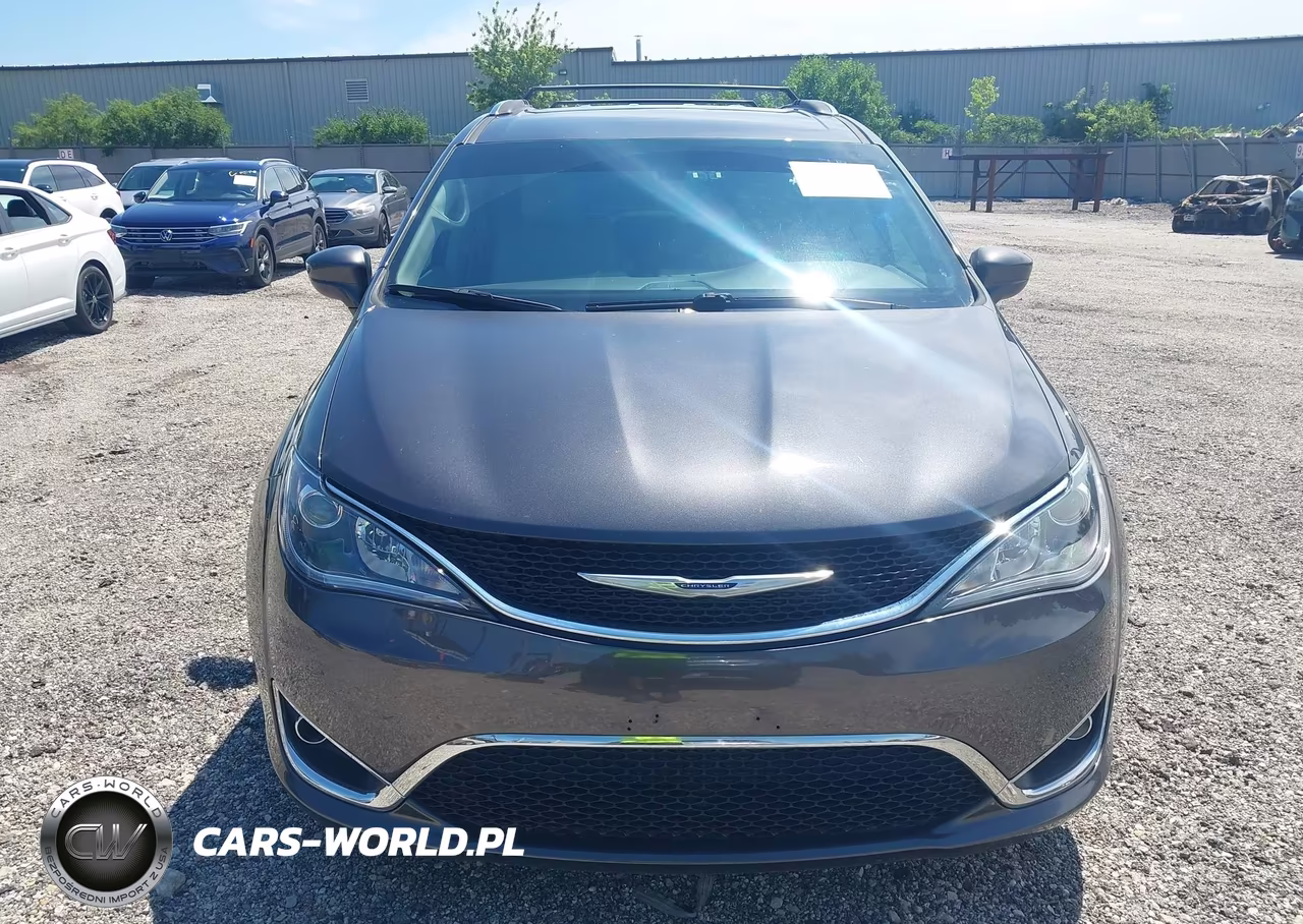 2020 Chrysler Pacifica Touring L VIN:2C4RC1BGXLR269003 - 12