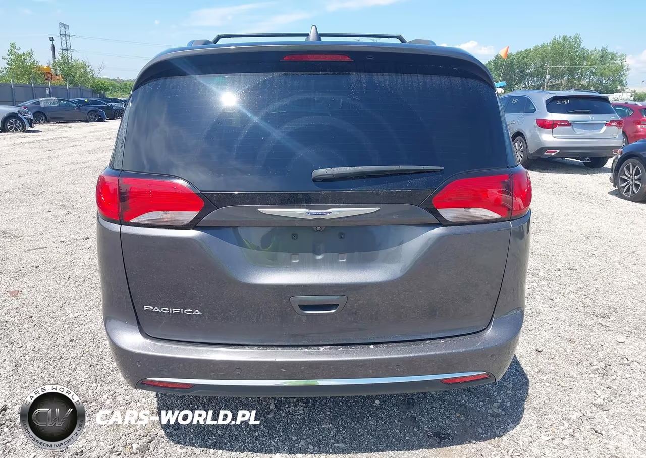 2020 Chrysler Pacifica Touring L VIN:2C4RC1BGXLR269003 - 16