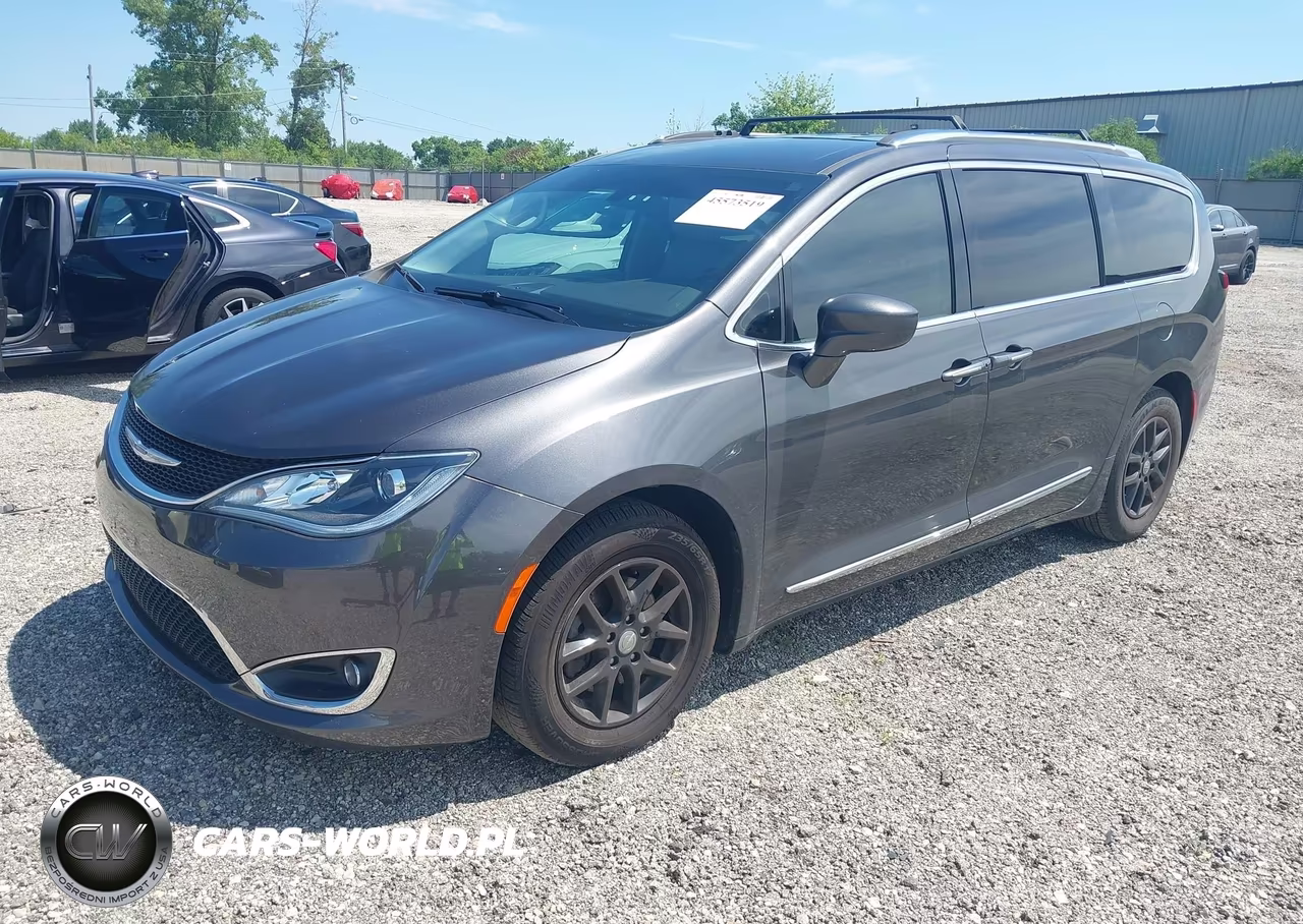 2020 Chrysler Pacifica Touring L VIN:2C4RC1BGXLR269003 - 2