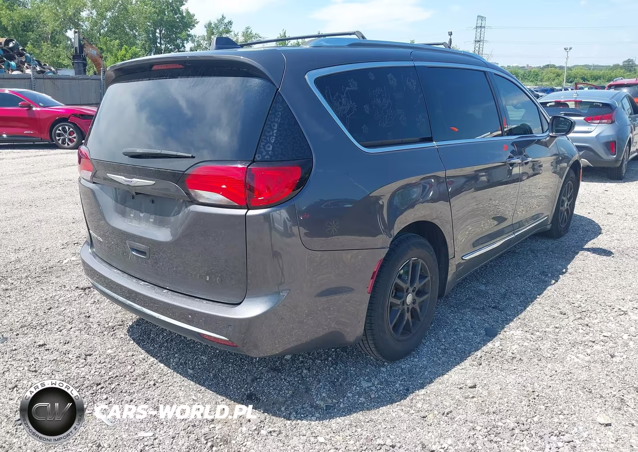 2020 Chrysler Pacifica Touring L VIN:2C4RC1BGXLR269003 - 4