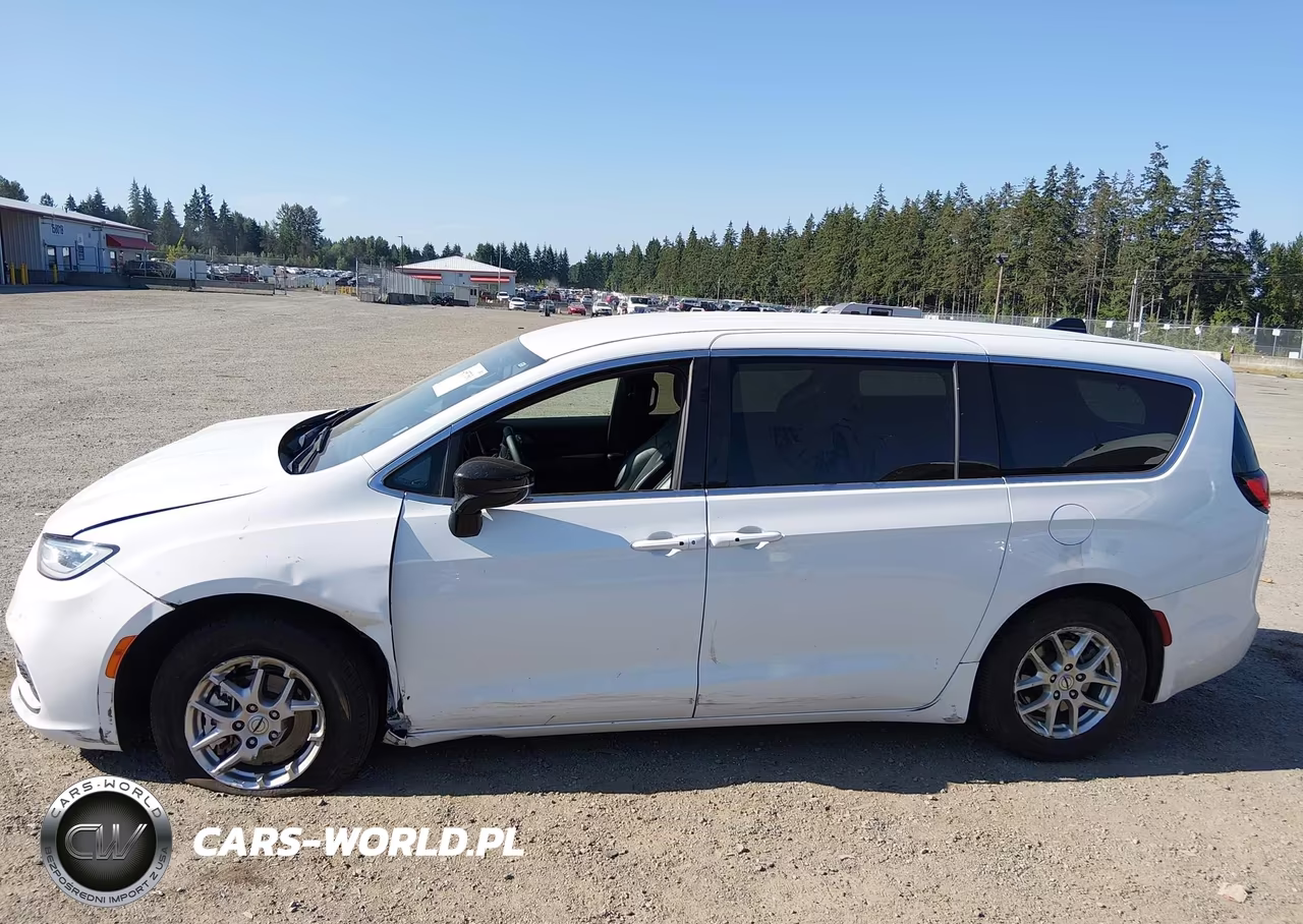 2025 Chrysler Pacifica Select VIN:2C4RC1BG5SR539060 - 14