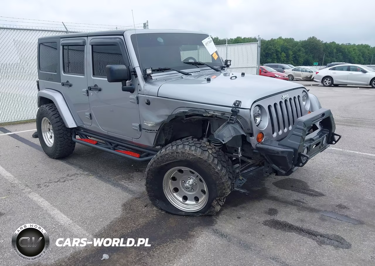 2013 Jeep Wrangler Unlimited Sahara – zdjęcie 1 z 17