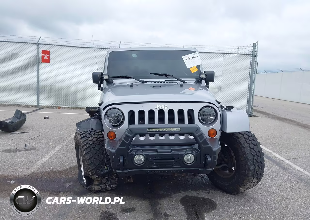 2013 Jeep Wrangler Unlimited Sahara VIN:1C4HJWEG8DL652152 - 13
