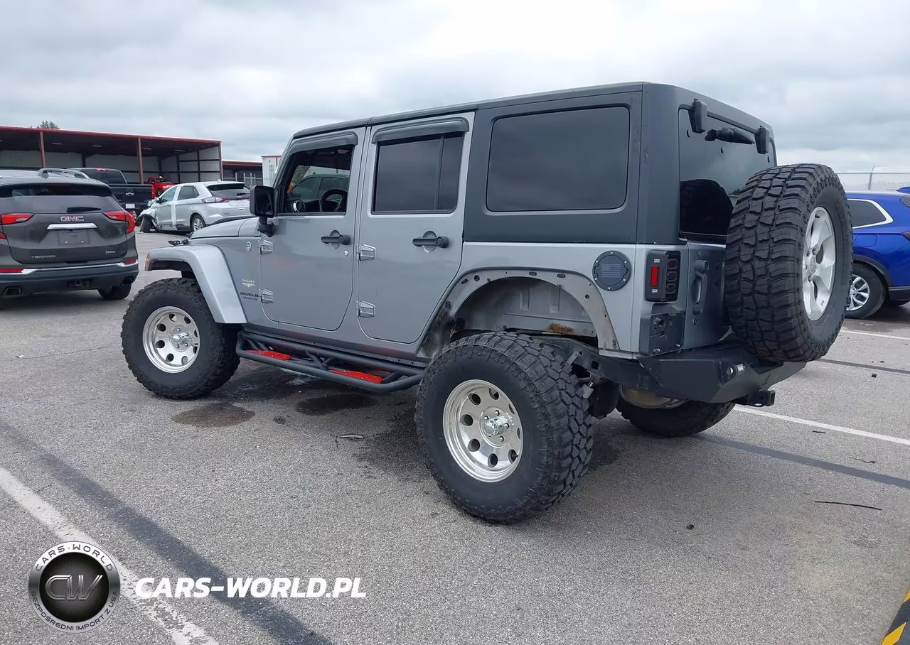2013 Jeep Wrangler Unlimited Sahara VIN:1C4HJWEG8DL652152 - 3