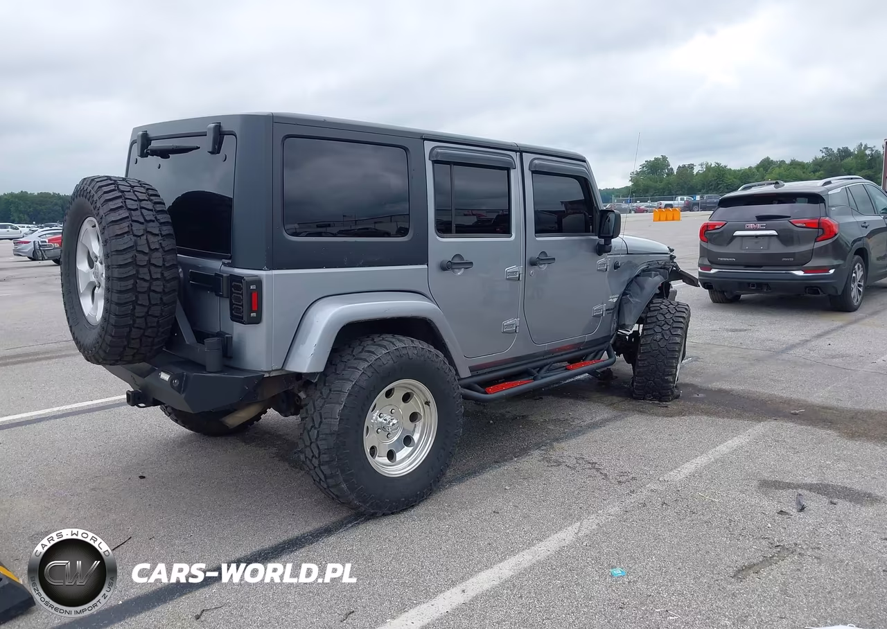 2013 Jeep Wrangler Unlimited Sahara VIN:1C4HJWEG8DL652152 - 4