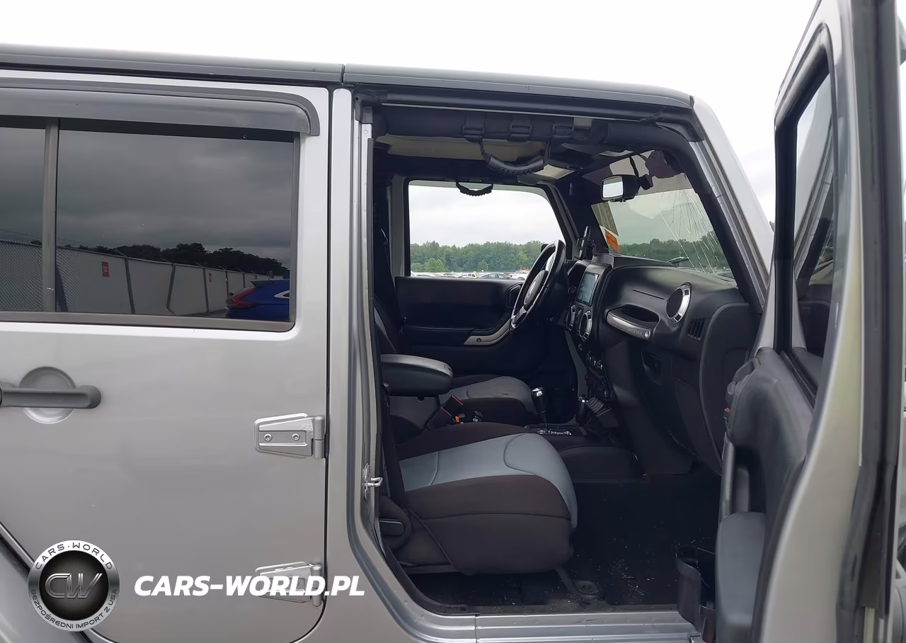 2013 Jeep Wrangler Unlimited Sahara VIN:1C4HJWEG8DL652152 - 5