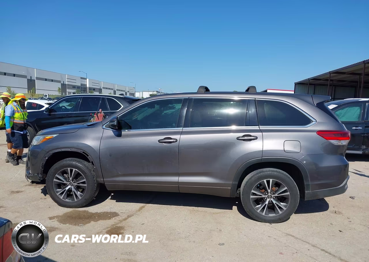 2017 Toyota Highlander Le VIN:5TDZZRFH1HS197395 - 14