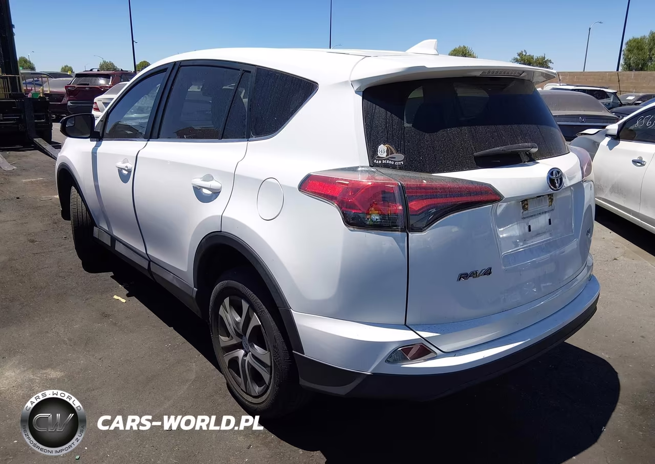 2018 Toyota Rav4 Le VIN:2T3ZFREV4JW519077 - 3