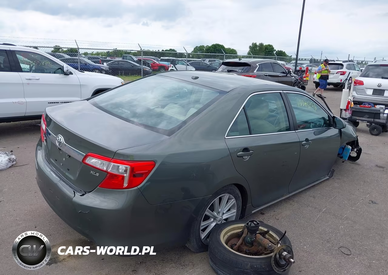 2012 Toyota Camry Xle VIN:4T4BF1FK6CR204452 - 4