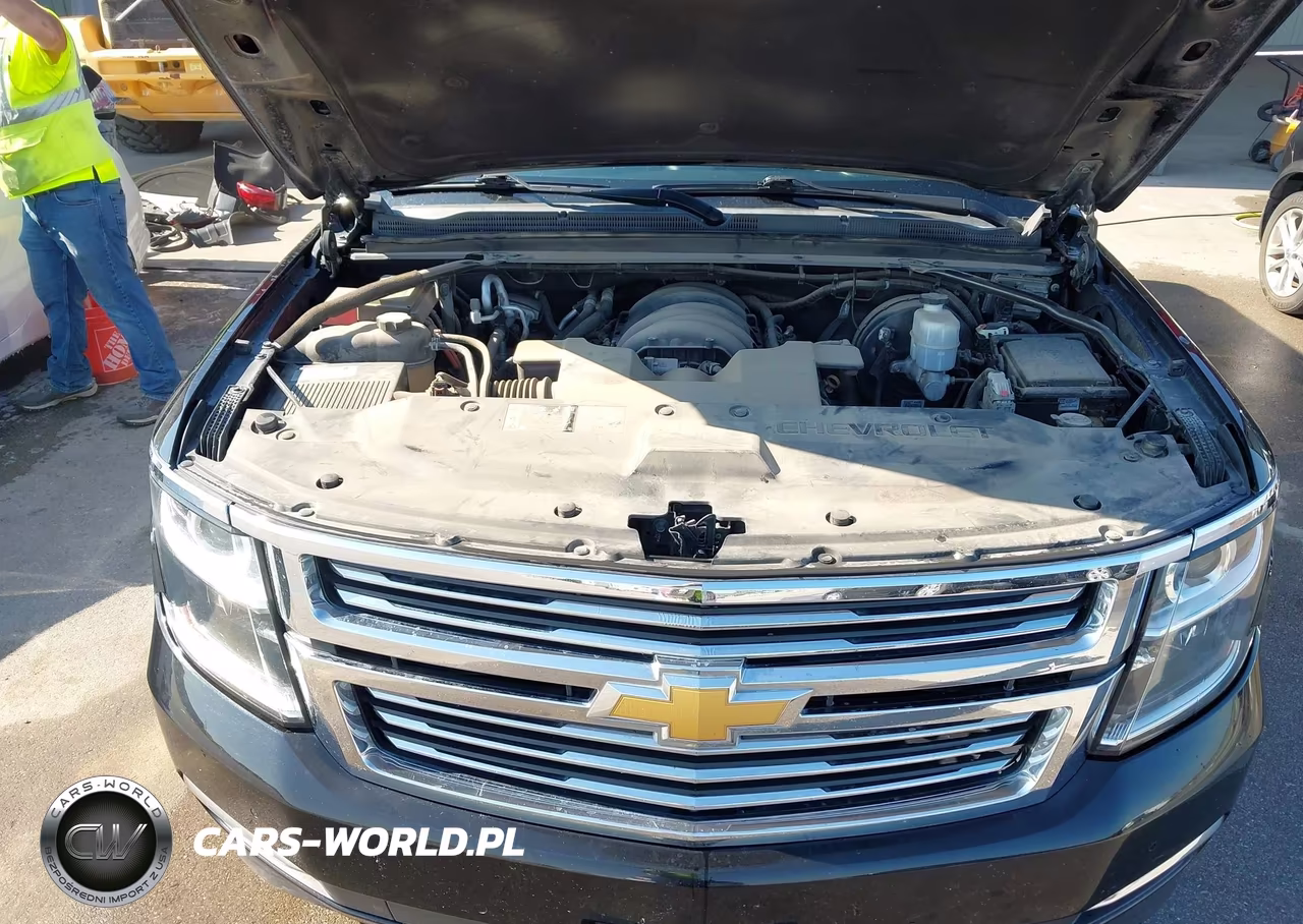 2019 Chevrolet Suburban Premier VIN:1GNSKJKJ6KR242926 - 10
