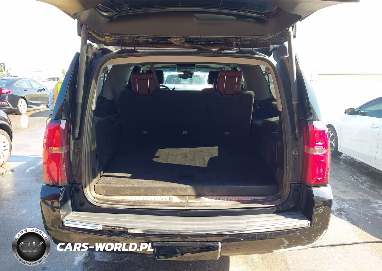 2019 Chevrolet Suburban Premier VIN:1GNSKJKJ6KR242926 - 17