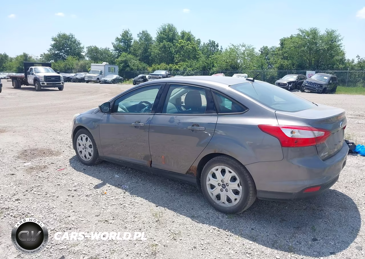 2012 Ford Focus Se VIN:1FAHP3F23CL446256 - 3