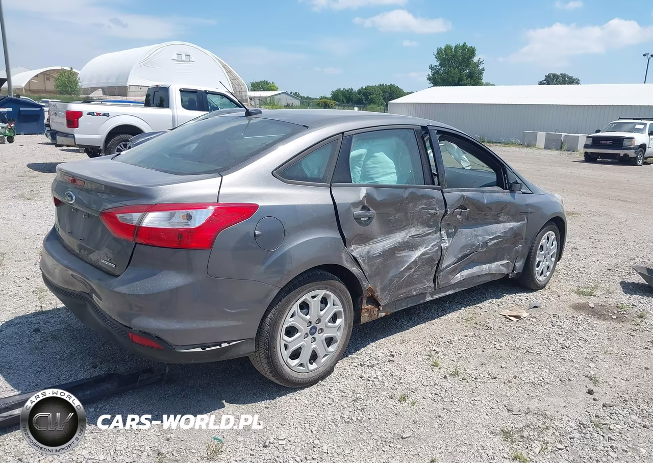 2012 Ford Focus Se VIN:1FAHP3F23CL446256 - 4