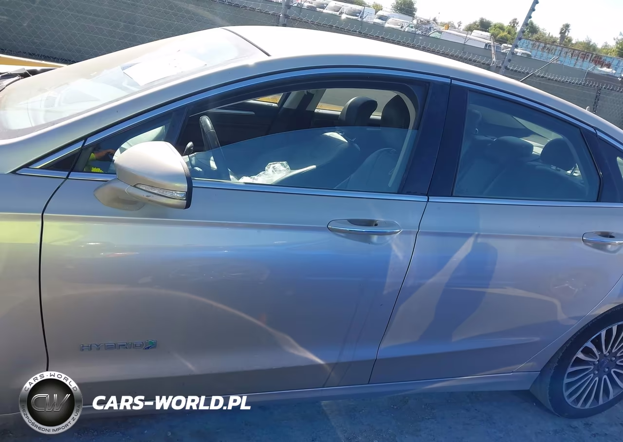 2018 Ford Fusion Hybrid Titanium VIN:3FA6P0RU9JR177617 - 15