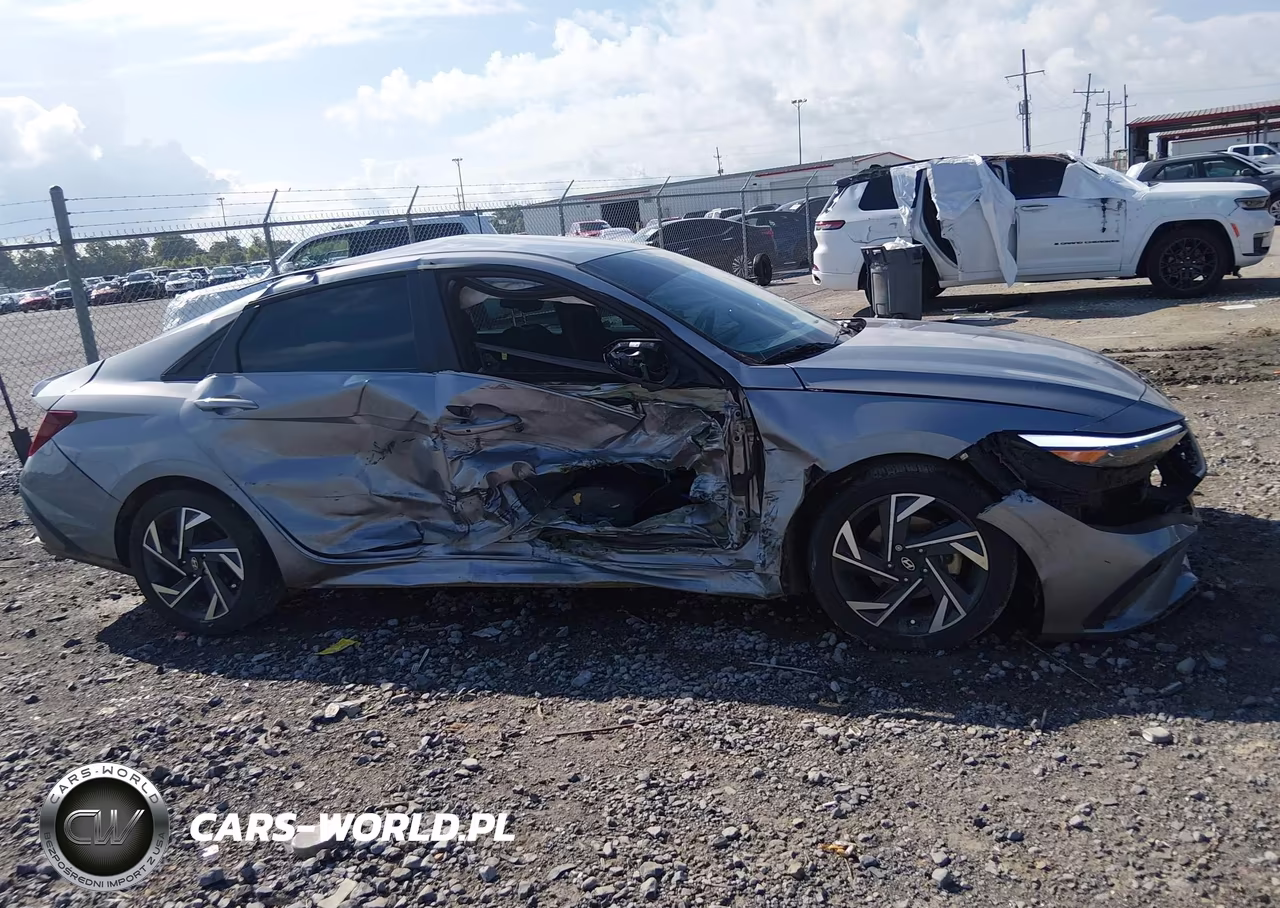 2025 Hyundai Elantra Sel Sport VIN:KMHLM4DGXSU080592 - 13