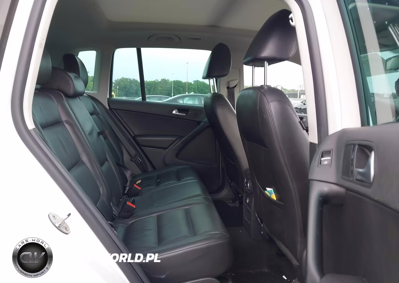 2017 Volkswagen Tiguan 2.0T Sport VIN:WVGUV7AX2HK007664 - 8