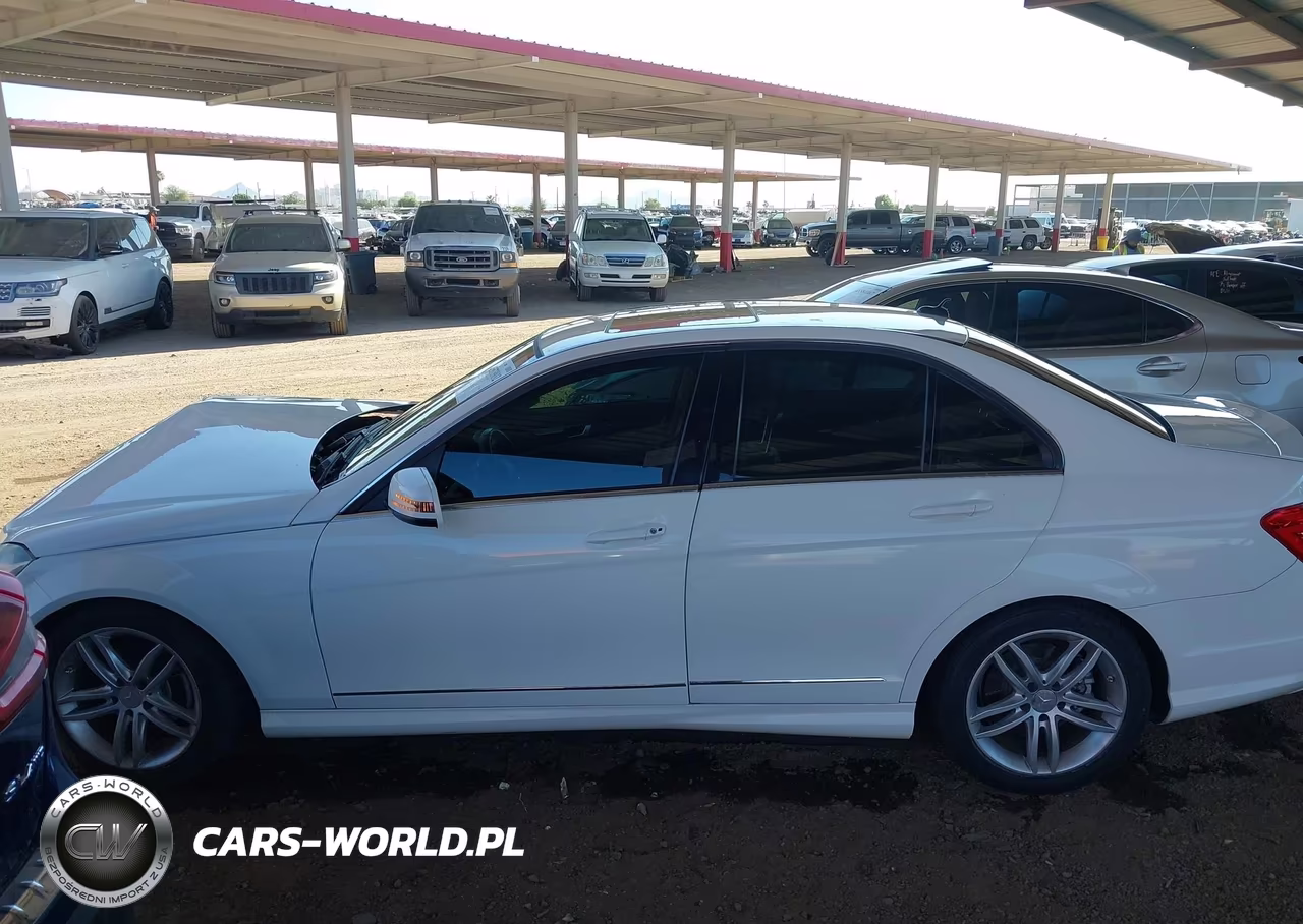 2013 Mercedes-Benz C 250 Sport VIN:WDDGF4HB9DR298808 - 13