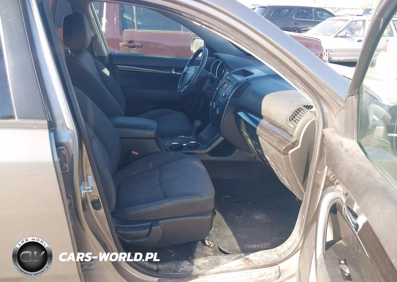 2011 Kia Sorento Lx VIN:5XYKTDA18BG036952 - 5