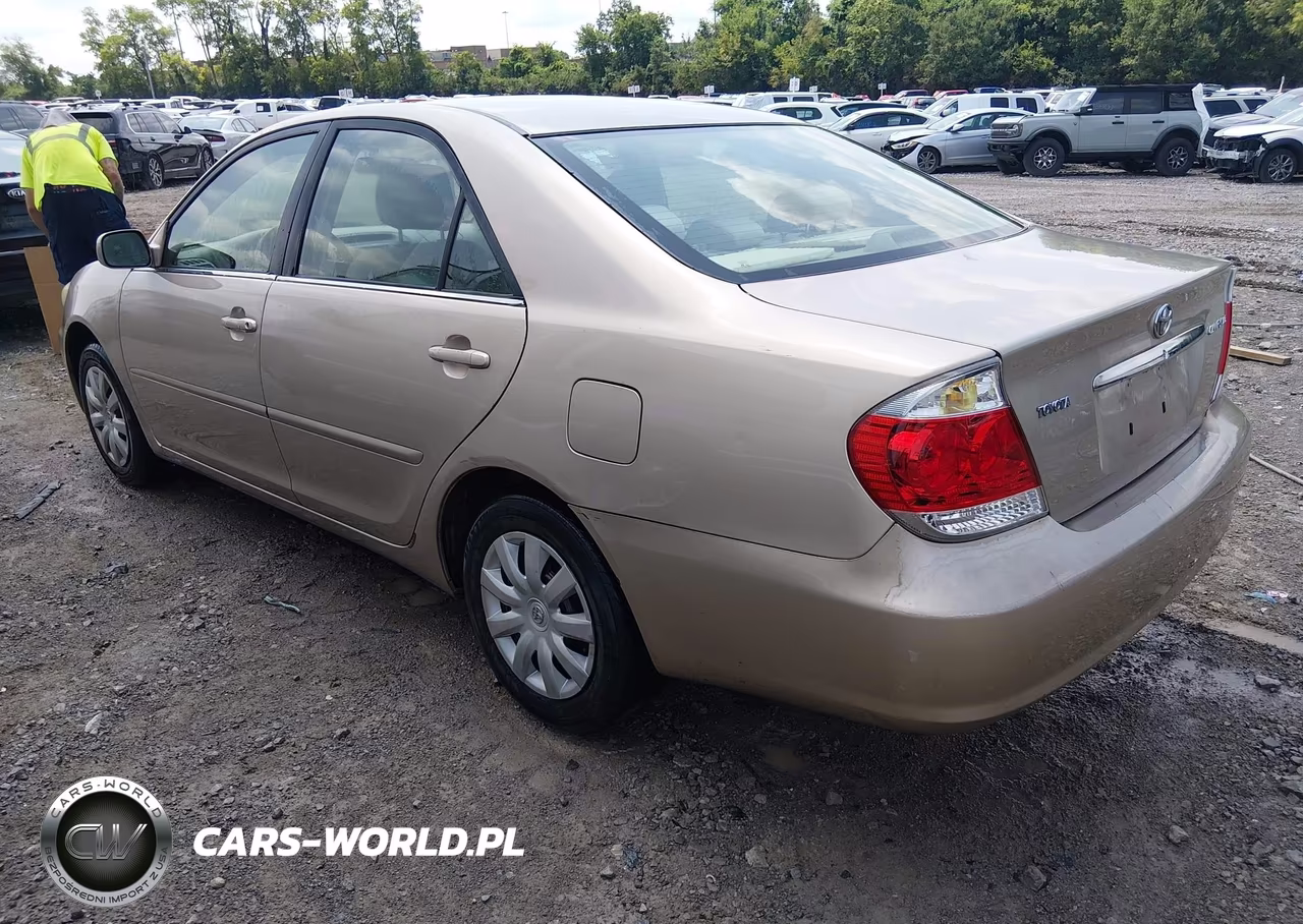 2005 Toyota Camry Le VIN:4T1BE32K55U594087 - 3