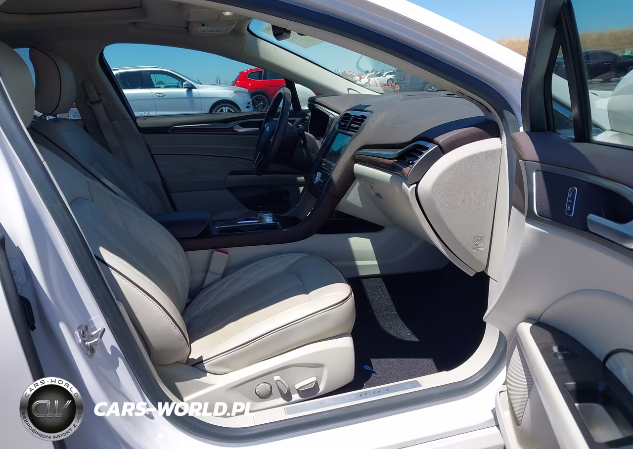 2017 Ford Fusion Energi Platinum VIN:3FA6P0SU8HR253235 - 5