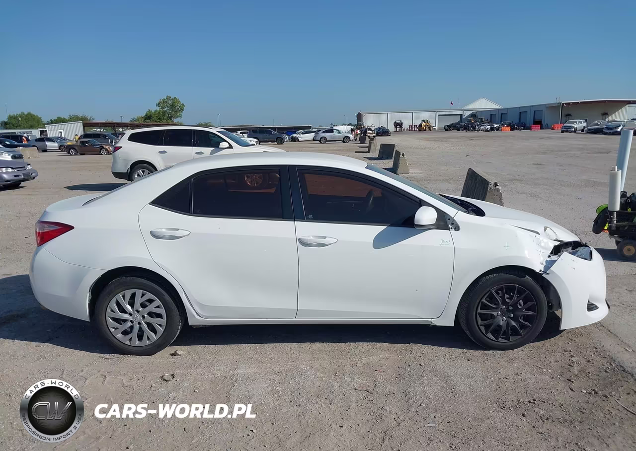 2017 Toyota Corolla Le VIN:2T1BURHE6HC927944 - 13