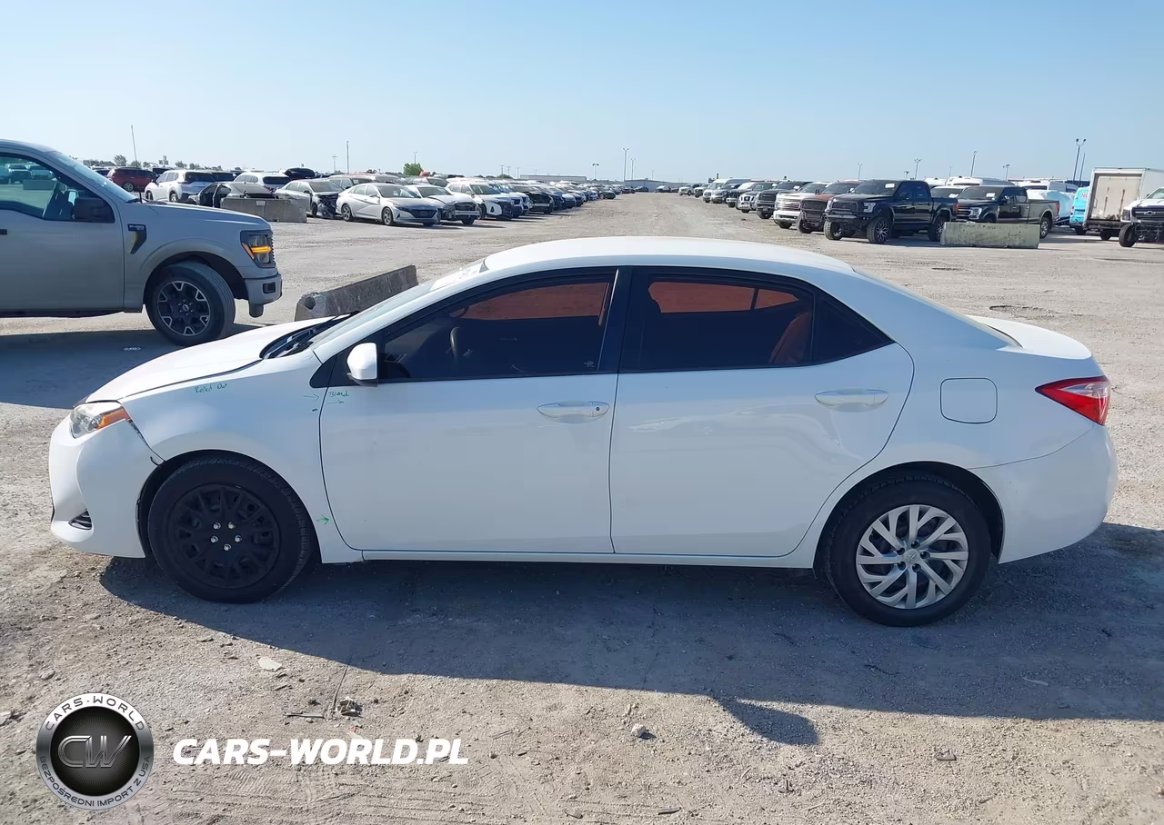 2017 Toyota Corolla Le VIN:2T1BURHE6HC927944 - 14