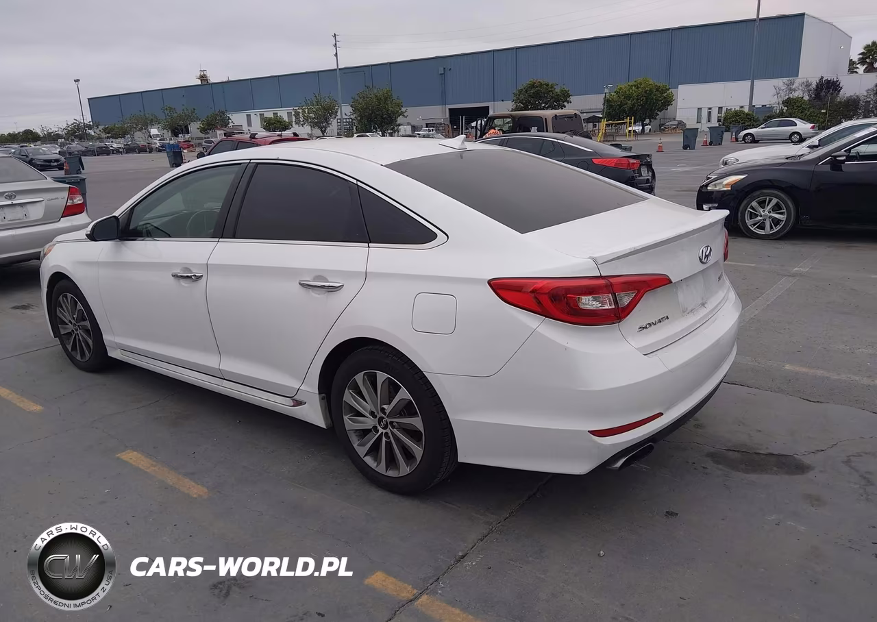 2015 Hyundai Sonata Sport VIN:5NPE34AF1FH092920 - 3