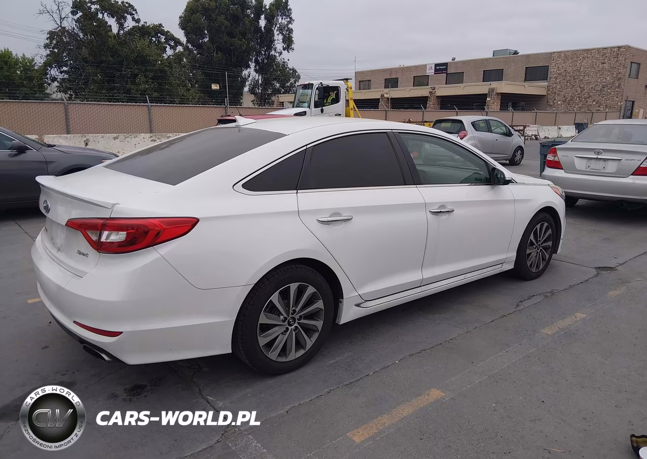 2015 Hyundai Sonata Sport VIN:5NPE34AF1FH092920 - 4