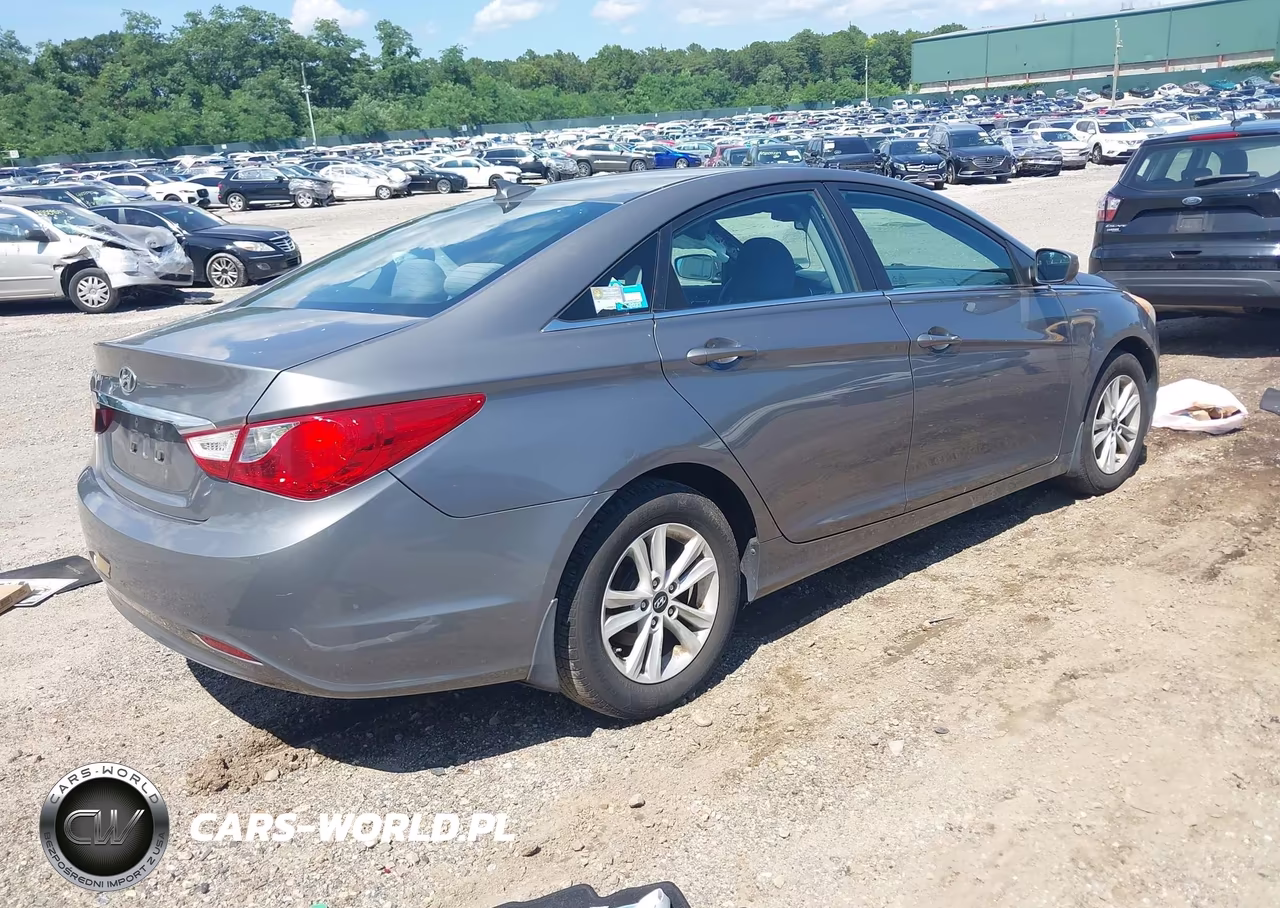 2013 Hyundai Sonata Gls VIN:5NPEB4AC2DH806642 - 4