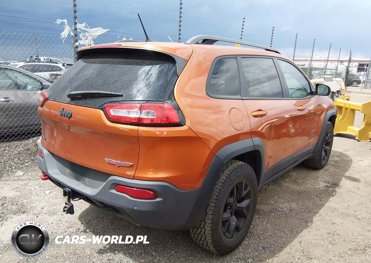 2015 Jeep Cherokee Trailhawk VIN:1C4PJMBS7FW716272 - 4