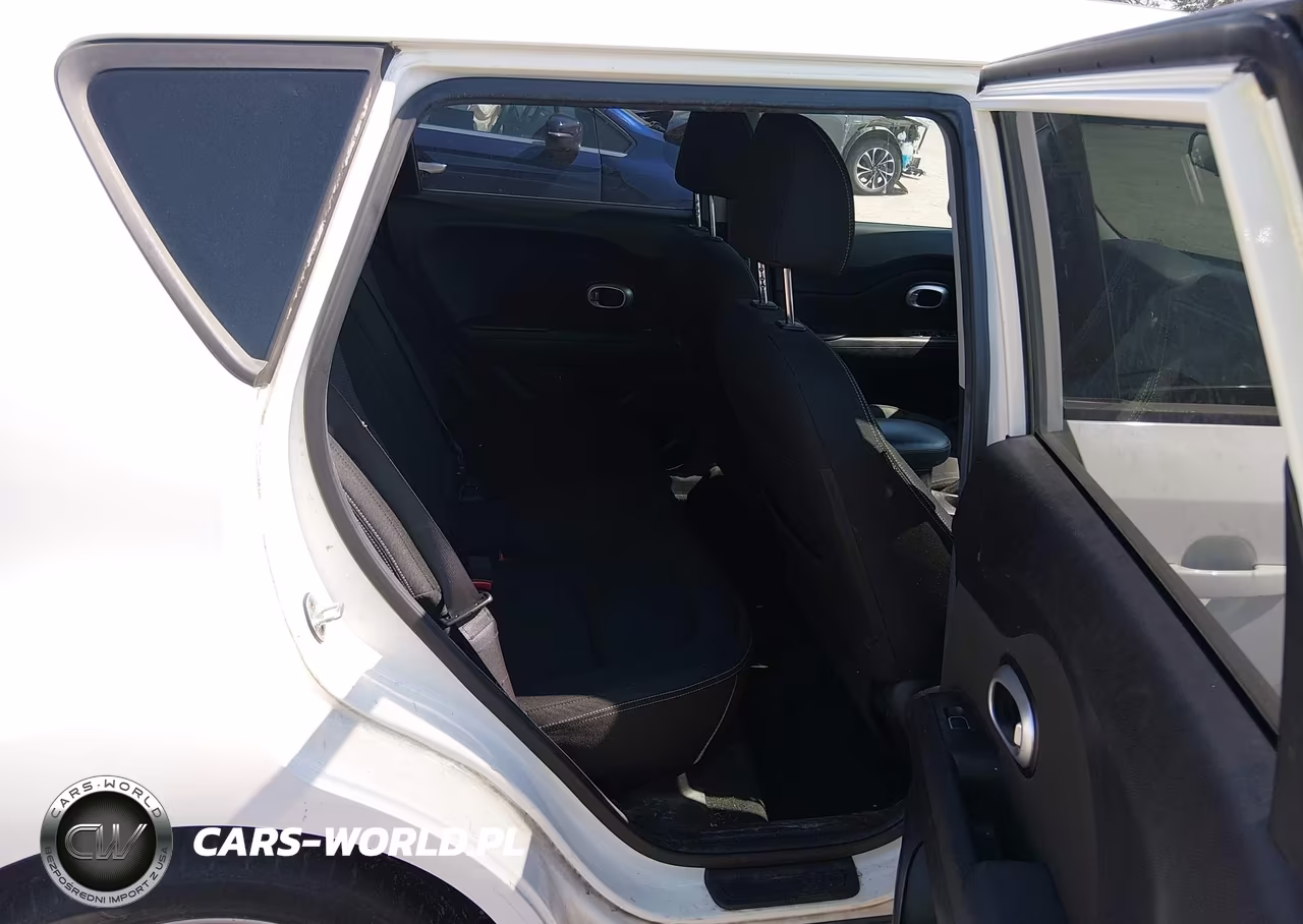 2017 Kia Soul + VIN:KNDJP3A59H7420211 - 8