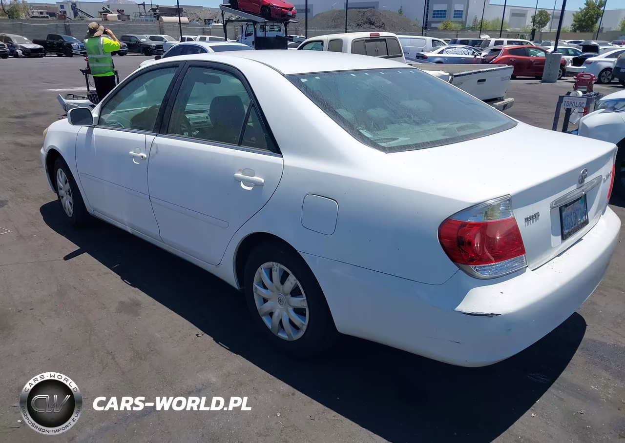 2005 Toyota Camry Le VIN:4T1BE30K05U404540 - 3