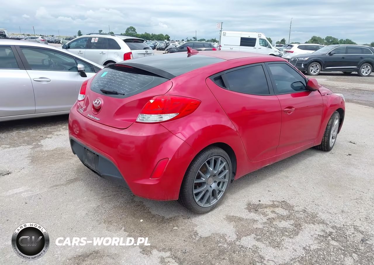 2015 Hyundai Veloster VIN:KMHTC6AD4FU228203 - 4