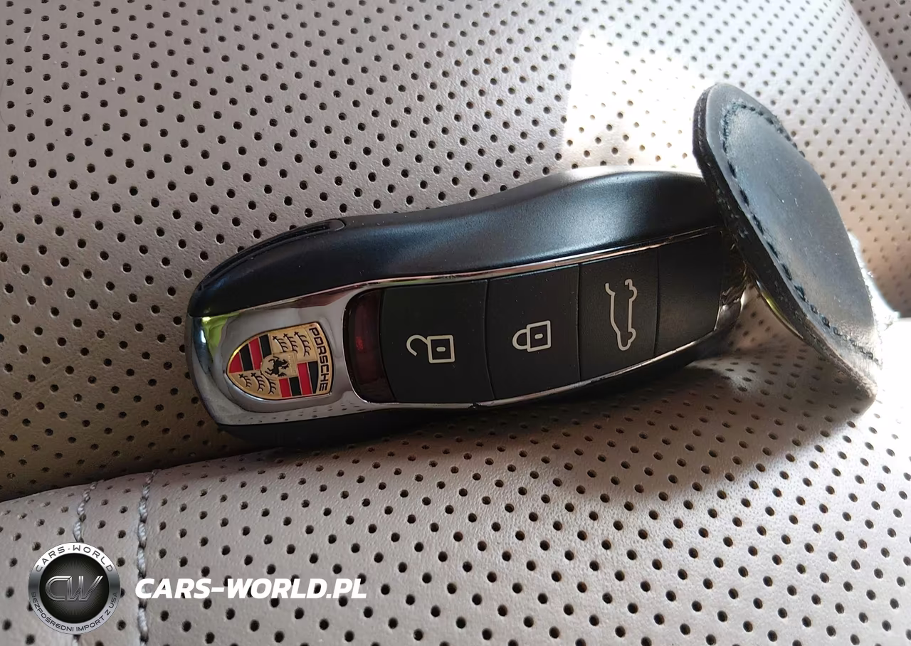 2024 Porsche Macan T VIN:WP1AA2A54RLB00328 - 11